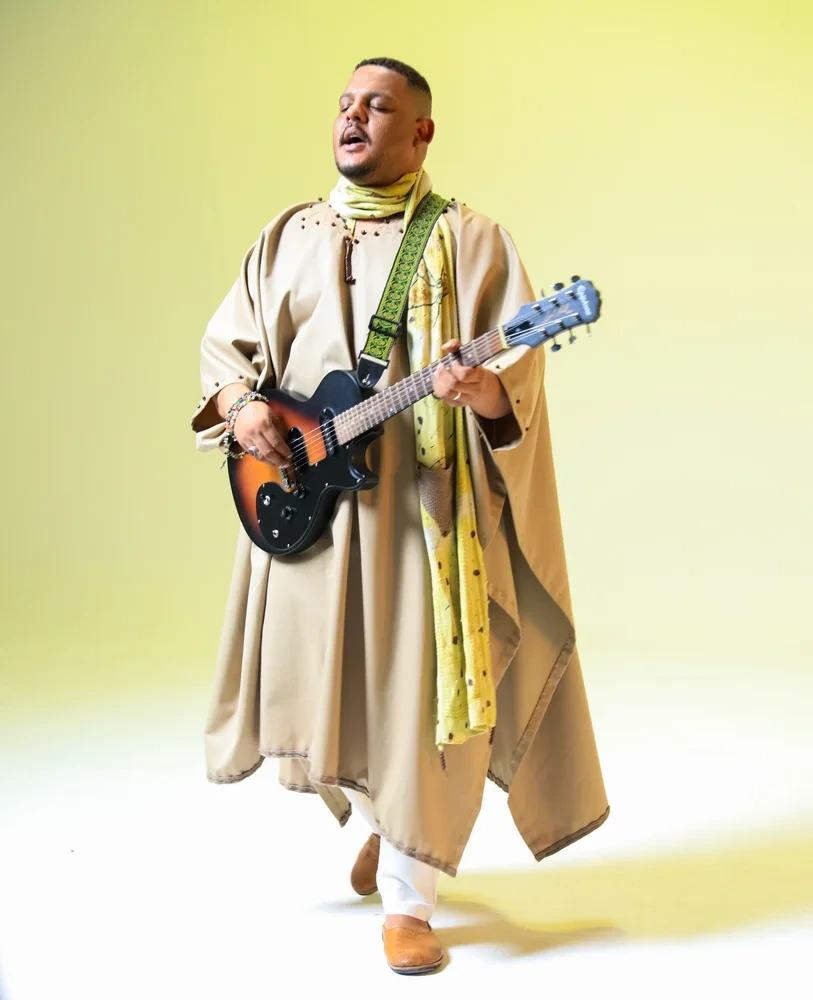 Ali Naseraldeen with a guitar, from his official Spotify artist profile