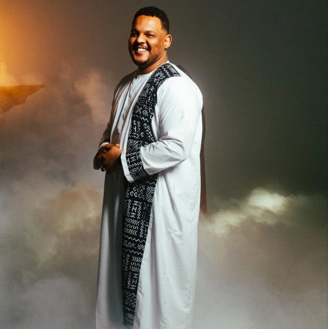 Studio portrait from Ali Naseraldeen’s official Facebook photo archive